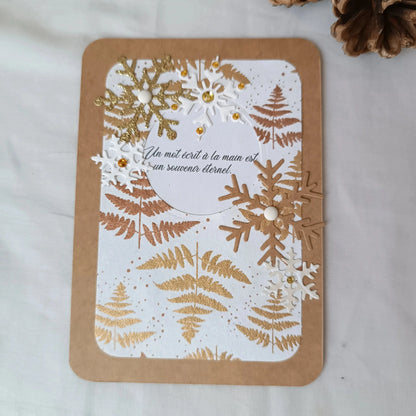 Pack de 3 cartes postales – Noël en 3 cartes : Universel & intemporel - pack de cartes de Noël artisanales avec enveloppes - cartes de Noël chaleureuses et traditionnelles - cartes de vœux originales fabriquées en France - cartes de Noël en papier kraft fait main - cartes de Noël au style traditionnel - cartes de Noël pour accompagner un cadeau - cartes de vœux faites main avec citations - cartes de Noël artisanales à message - cartes de Noël fait main France - cartes de vœux créatives - cartes de vœux écor