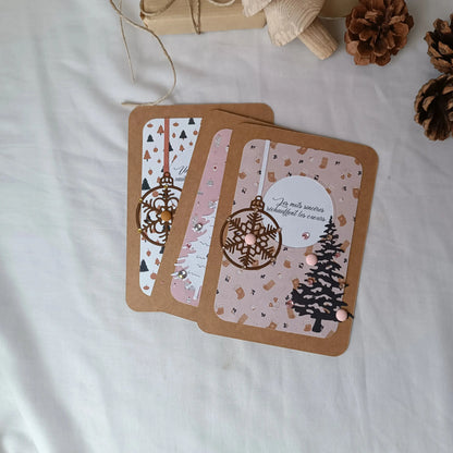 Pack de 3 cartes postales – Noël en 3 cartes : Emotion & Authenticité - pack de cartes de Noël artisanales avec enveloppes - cartes de Noël chaleureuses et traditionnelles - cartes de vœux originales fabriquées en France - cartes de Noël en papier kraft fait main - cartes de Noël au style traditionnel - cartes de Noël pour accompagner un cadeau - cartes de vœux faites main avec citations - cartes de Noël artisanales à message - cartes de Noël fait main France - cartes de vœux créatives - cartes de vœux écor