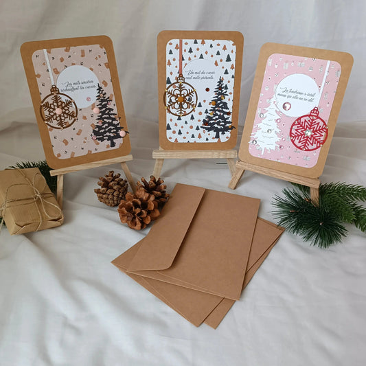 Pack de 3 cartes postales – Noël en 3 cartes : Emotion & Authenticité - pack de cartes de Noël artisanales avec enveloppes - cartes de Noël chaleureuses et traditionnelles - cartes de vœux originales fabriquées en France - cartes de Noël en papier kraft fait main - cartes de Noël au style traditionnel - cartes de Noël pour accompagner un cadeau - cartes de vœux faites main avec citations - cartes de Noël artisanales à message - cartes de Noël fait main France - cartes de vœux créatives - cartes de vœux écor