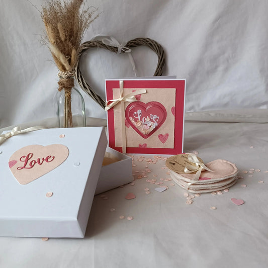 Coffret cadeau saint valentin - coffret artisanale saint valentin - carte de saint valentin - lingettes démaquillantes en forme de cœurs - lingettes lavables démaquillantes - mini coffret cadeau - cadeau saint valentin artisanale - idée cadeau saint valentin - carte de saint valentin à secouer - coffret Saint-Valentin- cadeau romantique - fait main - lingettes lavables-écologique