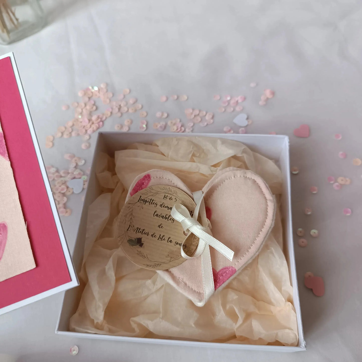 Coffret cadeau saint valentin - coffret artisanale saint valentin - carte de saint valentin - lingettes démaquillantes en forme de cœurs - lingettes lavables démaquillantes - mini coffret cadeau - cadeau saint valentin artisanale - idée cadeau saint valentin - carte de saint valentin à secouer - coffret Saint-Valentin- cadeau romantique - fait main - lingettes lavables-écologique