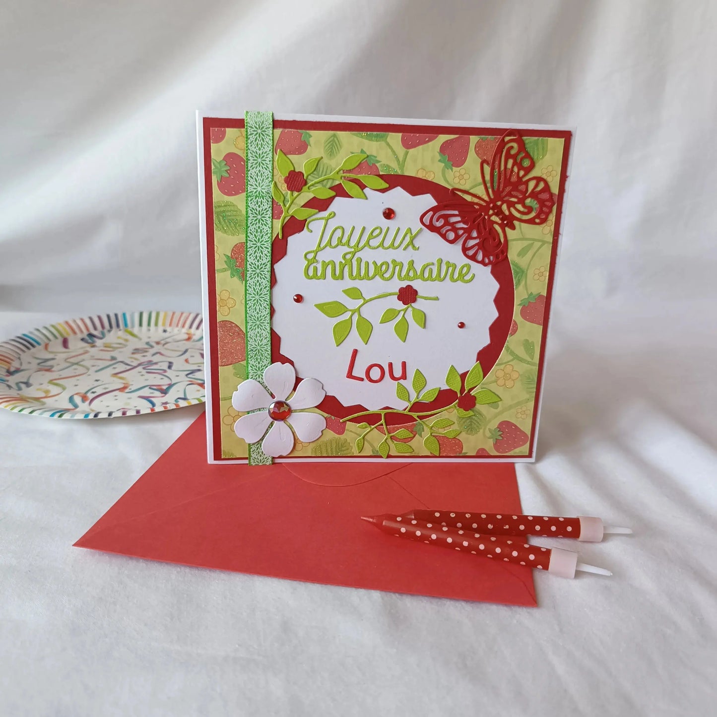 Carte anniversaire femme personnalisable rouge et verte de L'Atelier de Lili la souris, carte de vœux, jolie carte anniversaire fait main, jolie carte anniversaire, joli carte anniversaire avec prénom, cadeau anniversaire personnalisé bleu et orangé, carte anniversaire femme, carte anniversaire personnalisée, carte anniversaire personnalisée, carte anniversaire pour maman, idée cadeau anniversaire