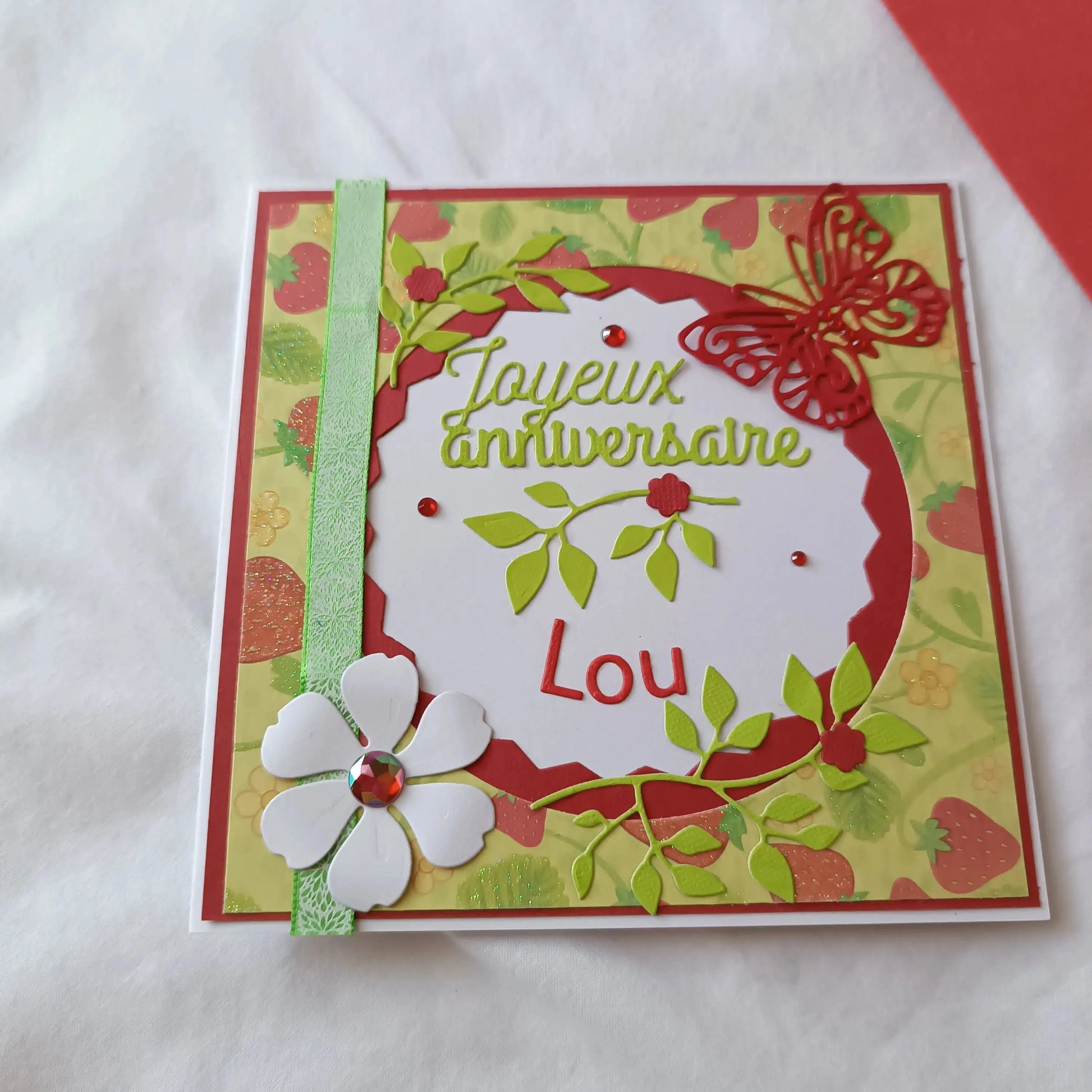 Carte anniversaire femme personnalisable rouge et verte de L'Atelier de Lili la souris, carte de vœux, jolie carte anniversaire fait main, jolie carte anniversaire, joli carte anniversaire avec prénom, cadeau anniversaire personnalisé bleu et orangé, carte anniversaire femme, carte anniversaire personnalisée, carte anniversaire personnalisée, carte anniversaire pour maman, idée cadeau anniversaire