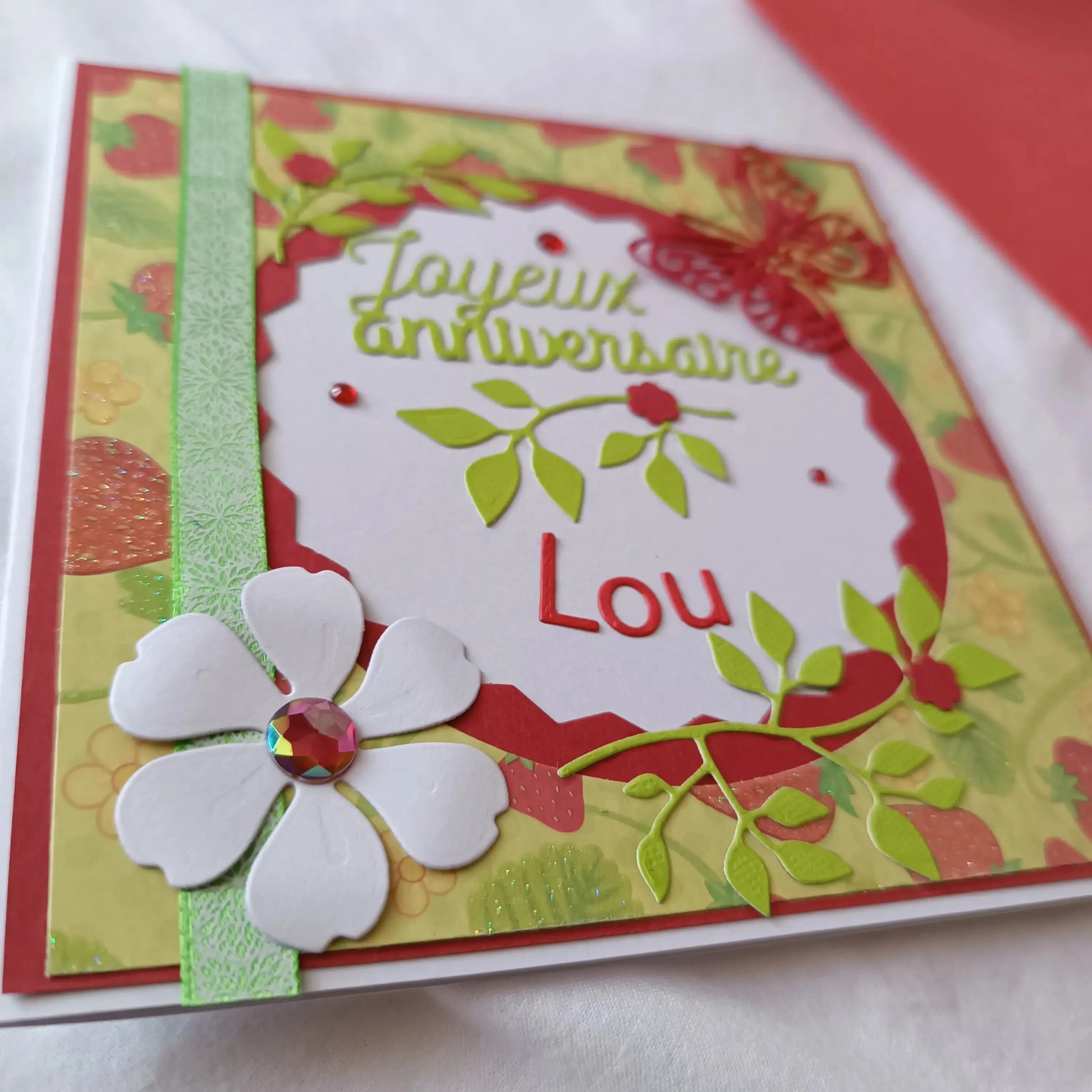 Carte anniversaire femme personnalisable rouge et verte de L'Atelier de Lili la souris, carte de vœux, jolie carte anniversaire fait main, jolie carte anniversaire, joli carte anniversaire avec prénom, cadeau anniversaire personnalisé bleu et orangé, carte anniversaire femme, carte anniversaire personnalisée, carte anniversaire personnalisée, carte anniversaire pour maman, idée cadeau anniversaire