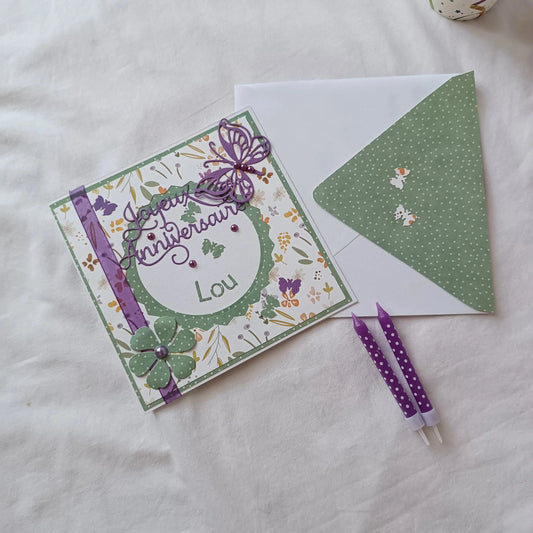 Carte anniversaire violette et verte, autre angle de la création
