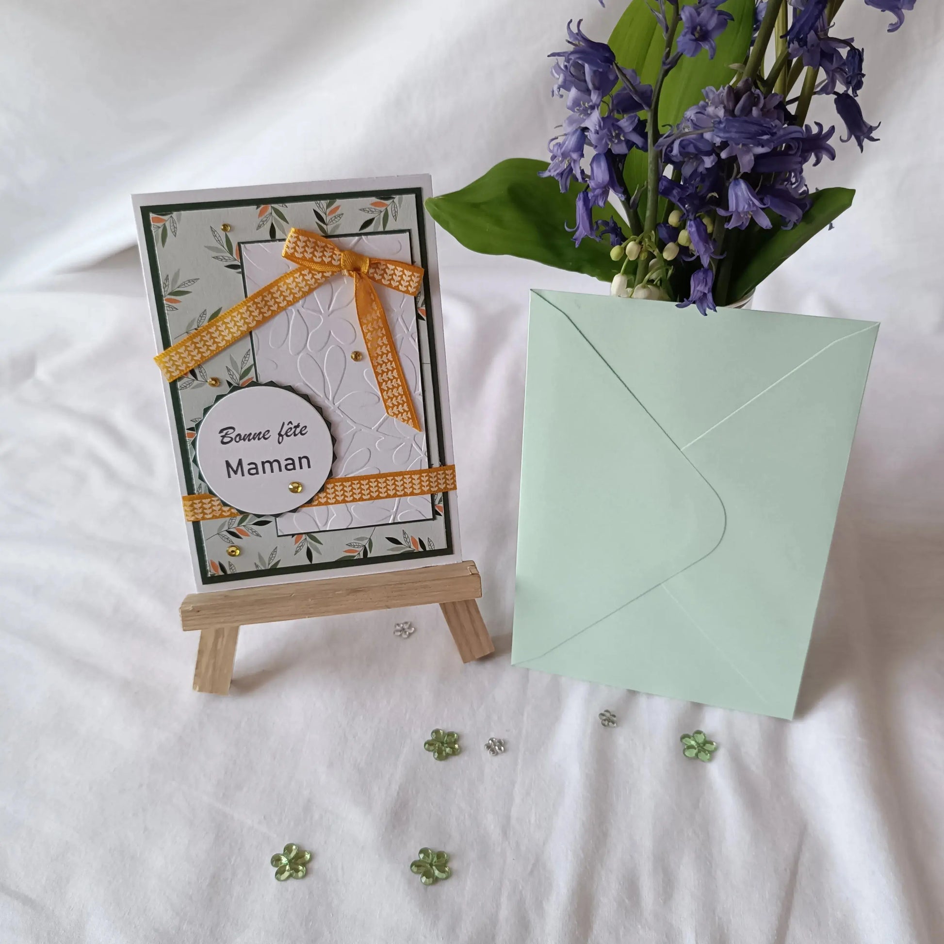 Carte de vœux bonne fête maman pour la fête des mères jaune et verte de L'Atelier de Lili la souris / carte pour maman / carte fête des mères / jolie carte bonne fête maman / cadeau fête des mères / idée cadeau fêtes des mères / bonne fête Maman / idée cadeau maman / idée cadeau fête des maman / cadeau pour maman / cadeau fait-main pour maman
