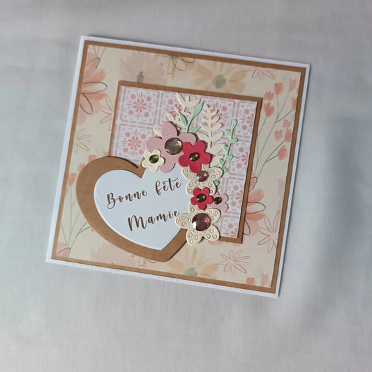 Carte Grand Cœur Tendre Mamie présentée avec son enveloppe