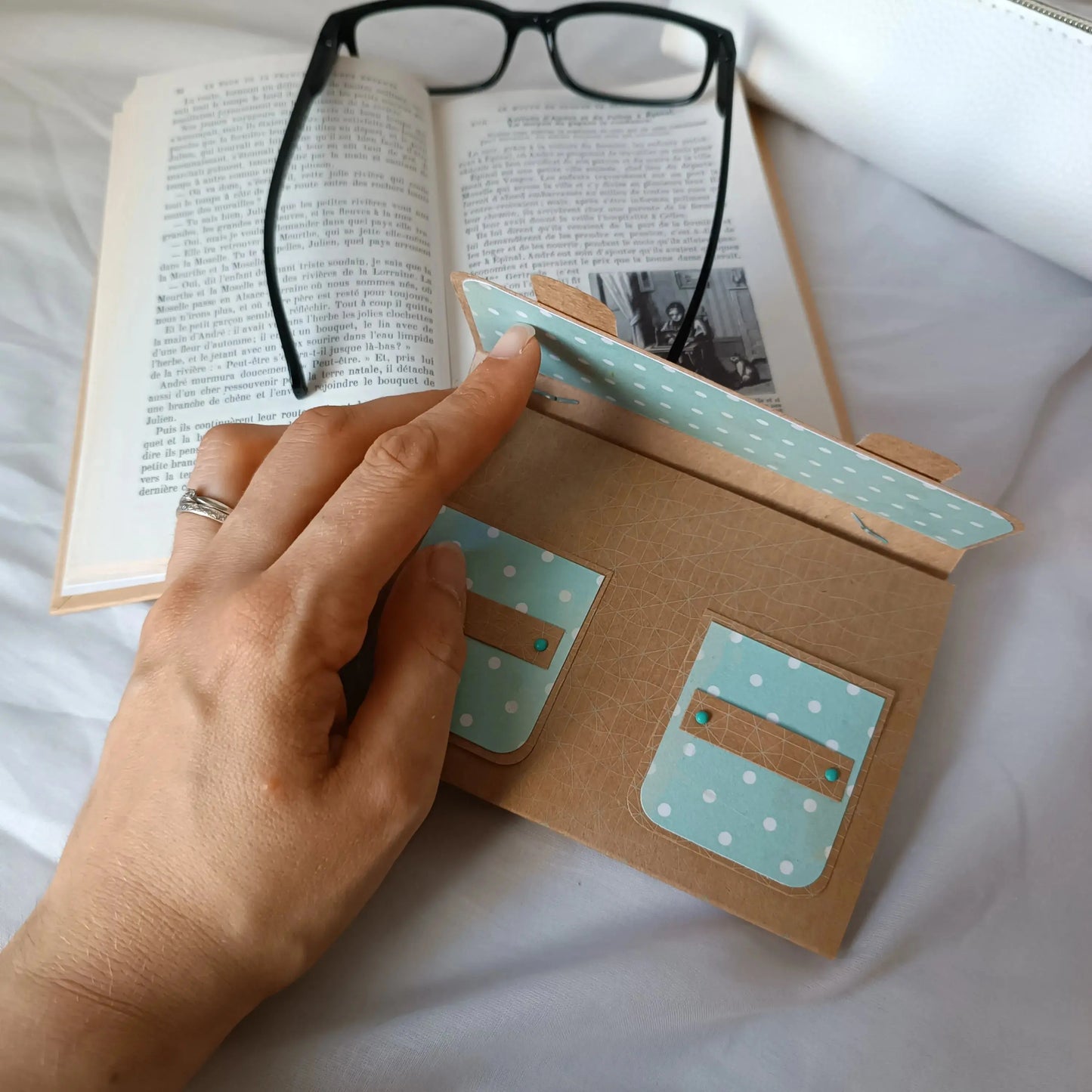 Carte pour Maîtresse ou Maître - carte cartable - kraft et vert L'Atelier de Lili la souris