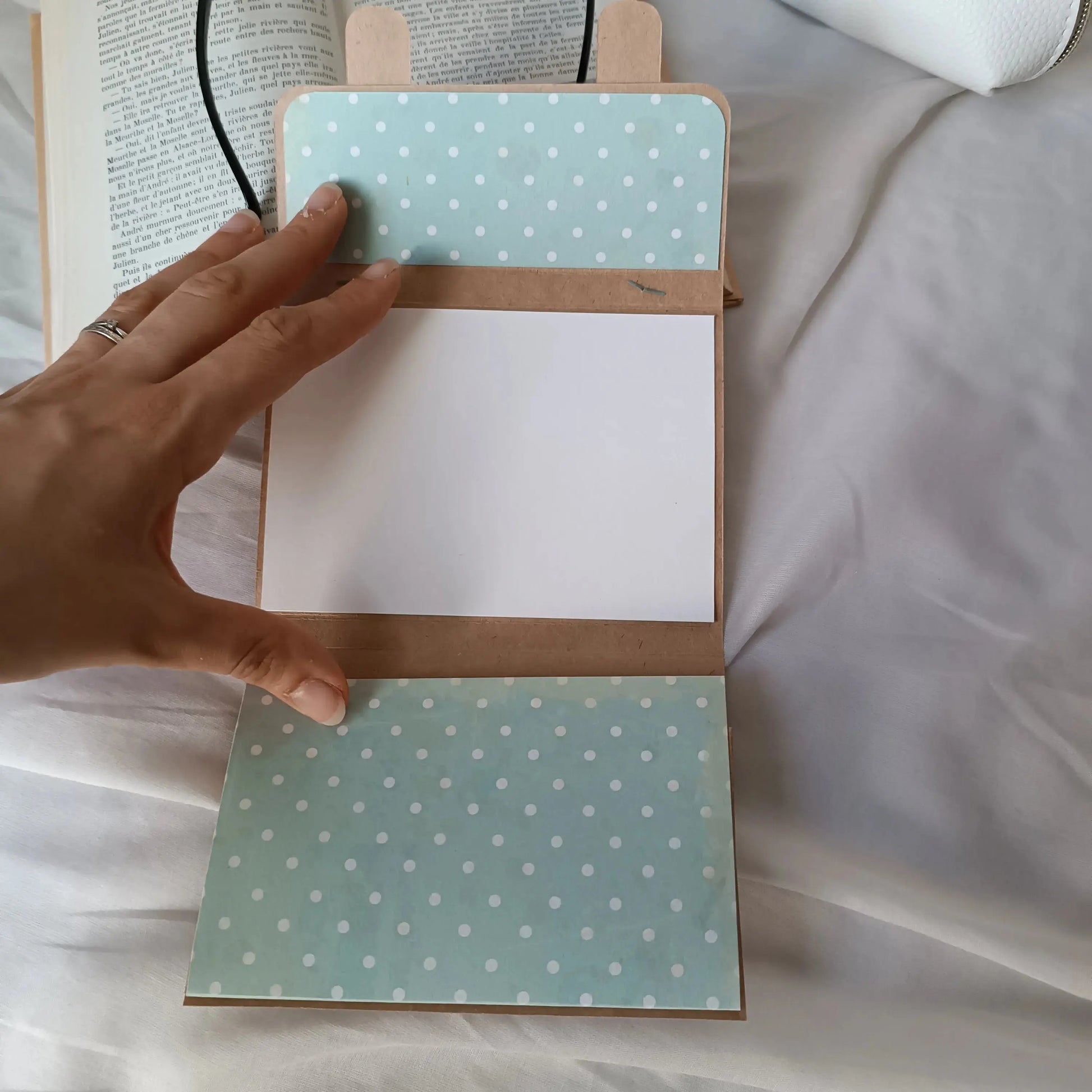 Carte pour Maîtresse ou Maître - carte cartable - kraft et vert L'Atelier de Lili la souris