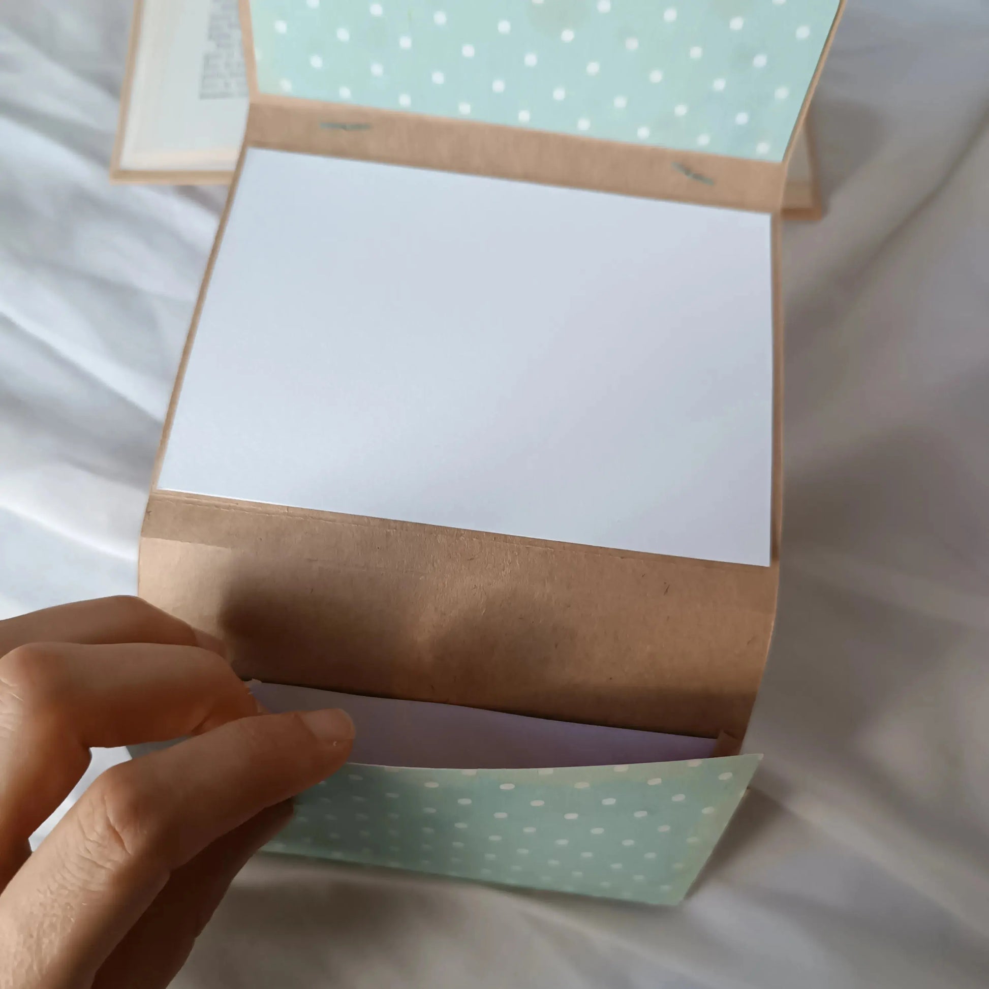 Carte pour Maîtresse ou Maître - carte cartable - kraft et vert L'Atelier de Lili la souris