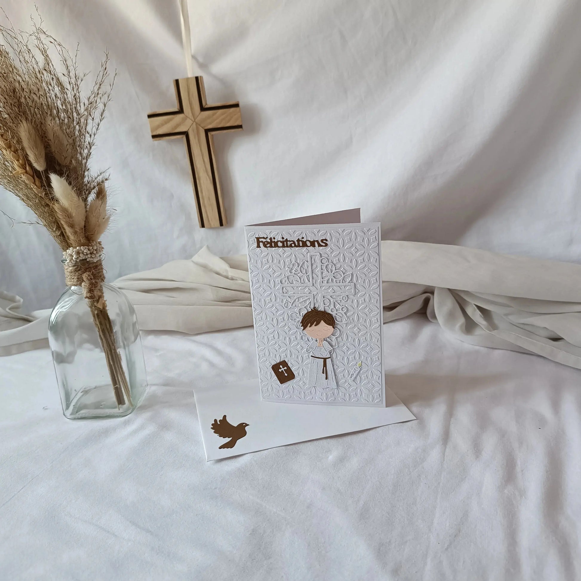 carte de communion pour garçon de L’Atelier de Lili la souris - Félicitation communion - carte de communion -  jolie carte de communion - félicitation pour ta communion - idée cadeau communion - cadeau communion - première communion - communion catholique - cadeau communion catholique - carte communion catholique - croix catholique