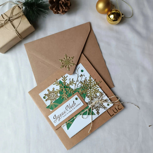 carte de Noël artisanale personnalisée - carte de Noël - carte de vœux Noël - carte de Noël originale - carte de Noël élégante - carte de Noël avec prénom -  carte Noël personnalisée -  carte de Noël à offrir - carte de Noël message personnalisé - carte de Noël fait main - carte de Noël scrapbooking - carte de Noël artisanale France - carte de Noël kraft - carte de Noël dorée - carte de Noël verte et or - carte pour vœux de Noël - carte à envoyer pour les fêtes - carte de Noël à écrire - carte de Noël avec 