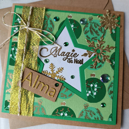 carte de Noël artisanale personnalisée - carte de Noël - carte de vœux Noël - carte de Noël originale - carte de Noël élégante - carte de Noël avec prénom -  carte Noël personnalisée -  carte de Noël à offrir - carte de Noël message personnalisé - carte de Noël fait main - carte de Noël scrapbooking - carte de Noël artisanale France - carte de Noël kraft - carte de Noël dorée - carte de Noël verte et or - carte pour vœux de Noël - carte à envoyer pour les fêtes - carte de Noël à écrire - carte de Noël avec 
