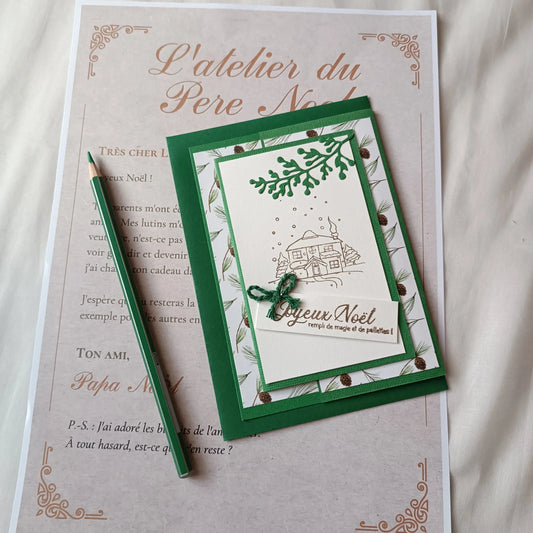 Carte de Noël verte présentée avec son enveloppe