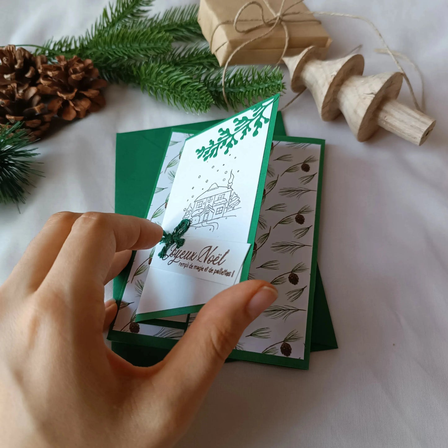 Carte noël verte pour carte cadeau ou billet de L’Atelier de Lili la souris - Carte joyeux noël - carte de Noël - carte de vœux - idée cadeau noel - carte de vœux 2025 - noël 2024 - idée cadeau noël 2024 - idée cadeau femme noel 2024 - idée cadeau homme noel 2024 - cadeau noel 2024 - jolie carte de noel