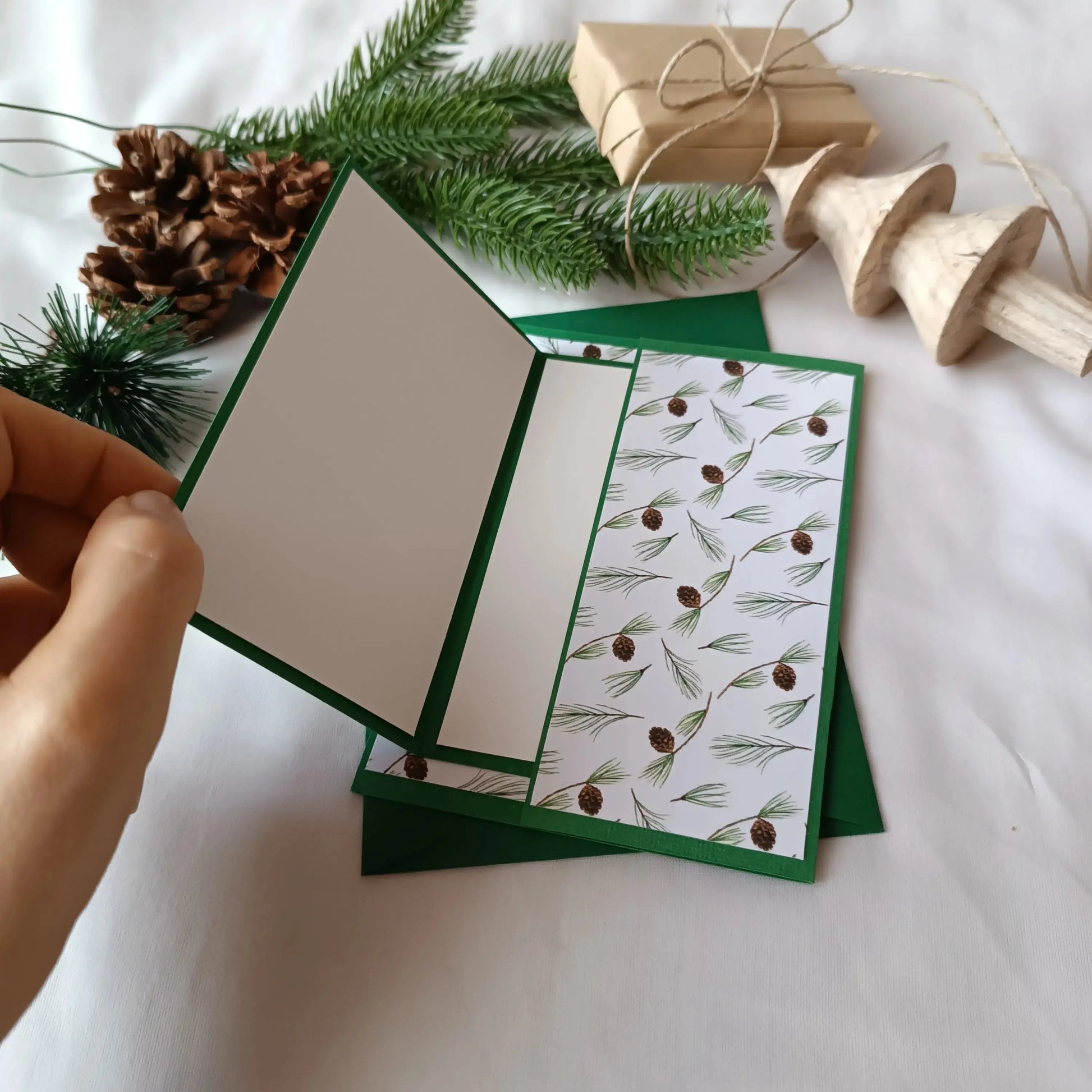 Carte noël verte pour carte cadeau ou billet de L’Atelier de Lili la souris - Carte joyeux noël - carte de Noël - carte de vœux - idée cadeau noel - carte de vœux 2025 - noël 2024 - idée cadeau noël 2024 - idée cadeau femme noel 2024 - idée cadeau homme noel 2024 - cadeau noel 2024 - jolie carte de noel