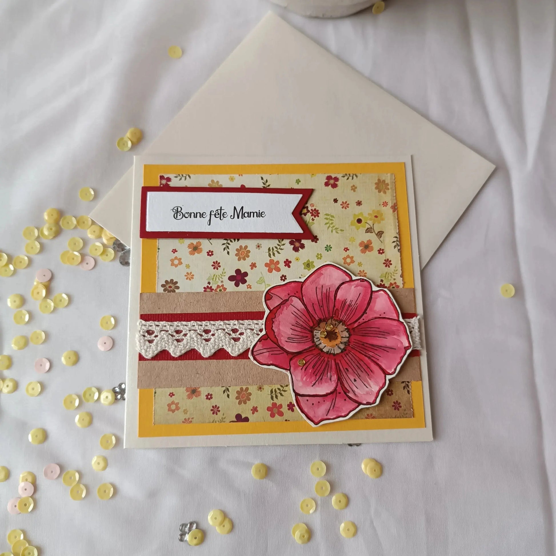 carte fête des Grands-Mères de l’Atelier de Lili la souris / carte bonne fête grand-mère / fête des grands-mères / bonne fête Mamie / jolie carte fête des Grands-Mères jaune et rouge / cadeau fête des grands-mères / carte fête des grands-mères / idée cadeau mamie / idée cadeau grands-mères / idée cadeau fête des grands-mères / cadeau pour mamie