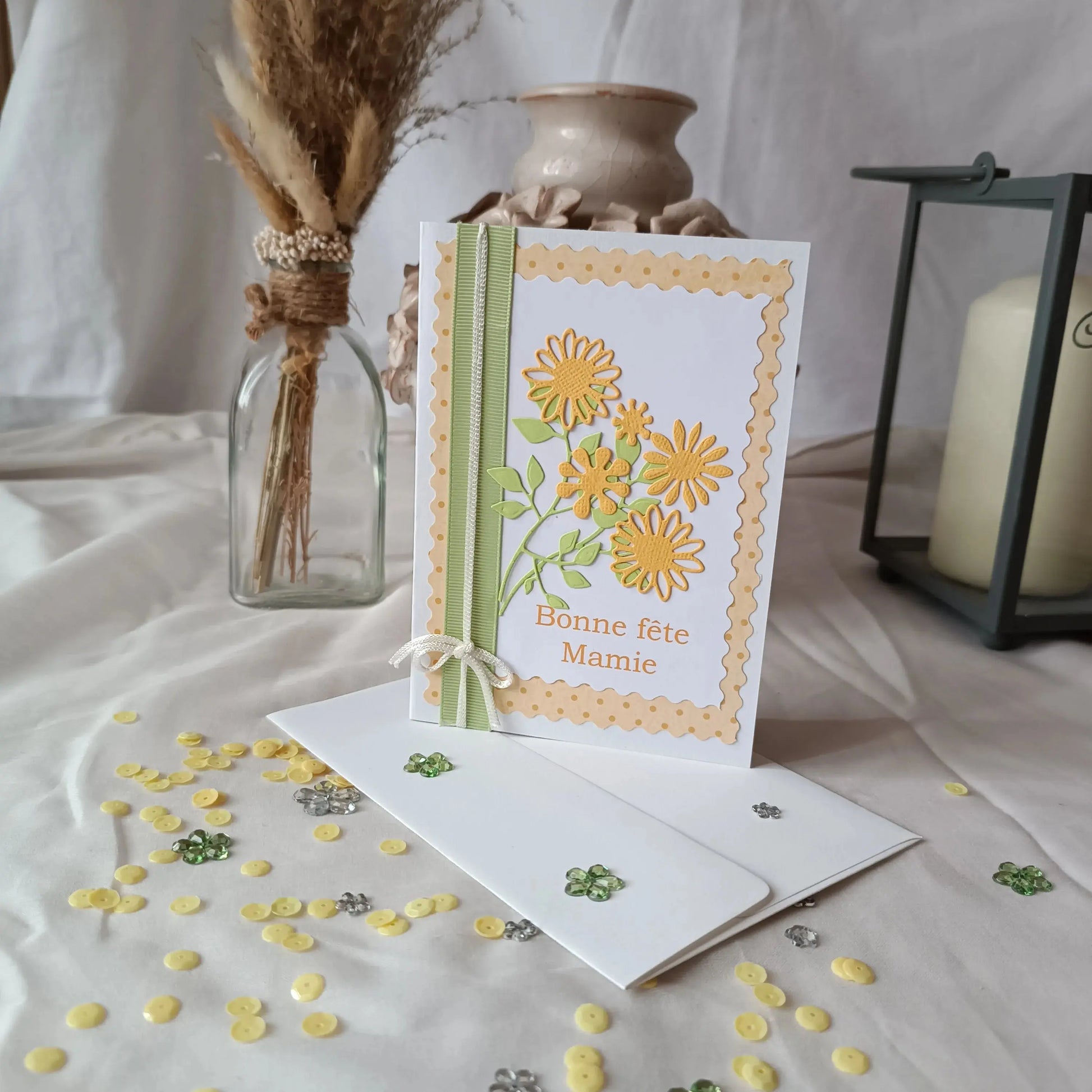 carte fête des Grands-Mères de l’Atelier de Lili la souris / carte bonne fête grand-mère / fête des grands-mères / bonne fête Mamie / jolie carte fête des Grands-Mères jaune et verte / cadeau fête des grands-mères / carte fête des grands-mères / idée cadeau mamie / idée cadeau grands-mères / idée cadeau fête des grands-mères / cadeau pour mamie
