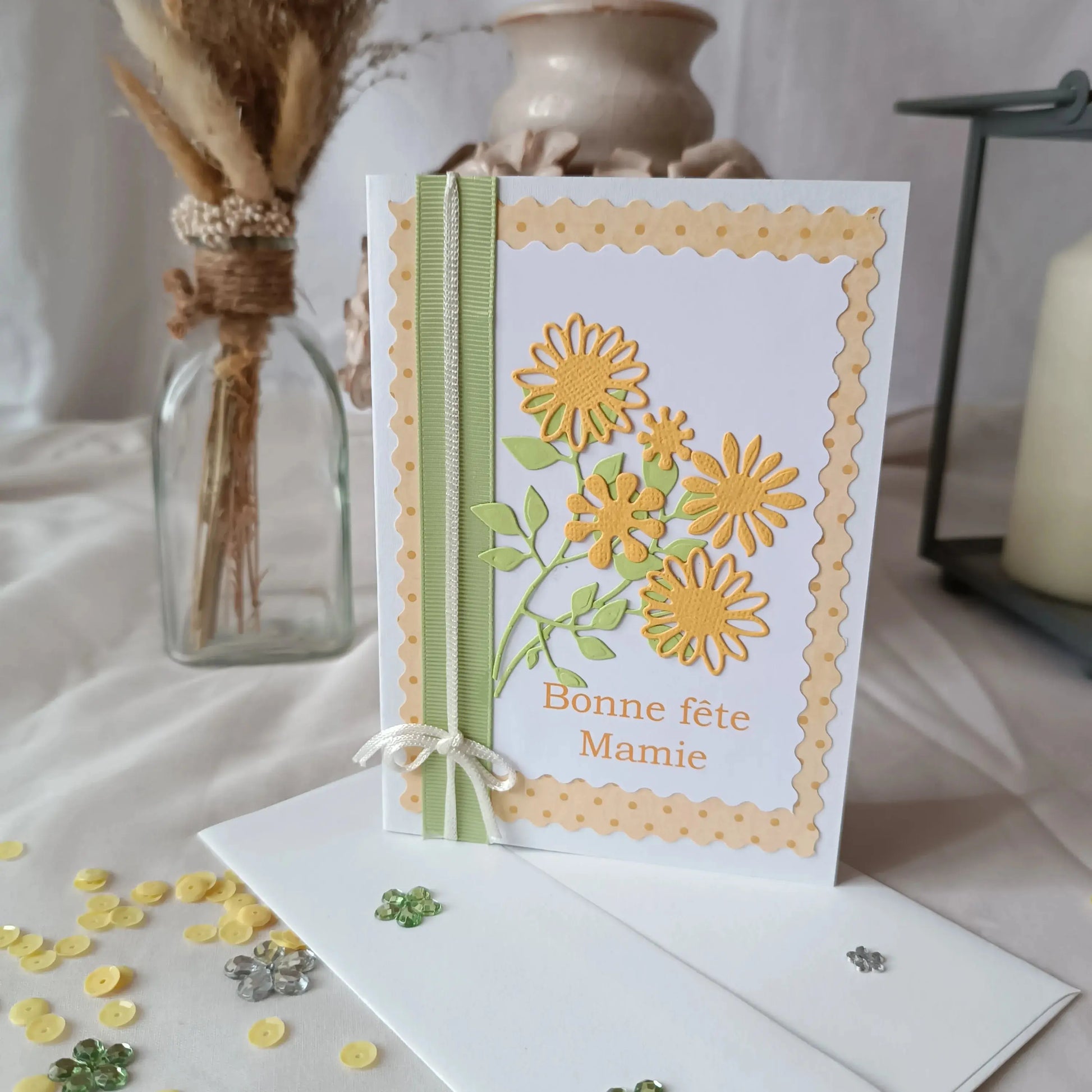 carte fête des Grands-Mères de l’Atelier de Lili la souris / carte bonne fête grand-mère / fête des grands-mères / bonne fête Mamie / jolie carte fête des Grands-Mères jaune et verte / cadeau fête des grands-mères / carte fête des grands-mères / idée cadeau mamie / idée cadeau grands-mères / idée cadeau fête des grands-mères / cadeau pour mamie