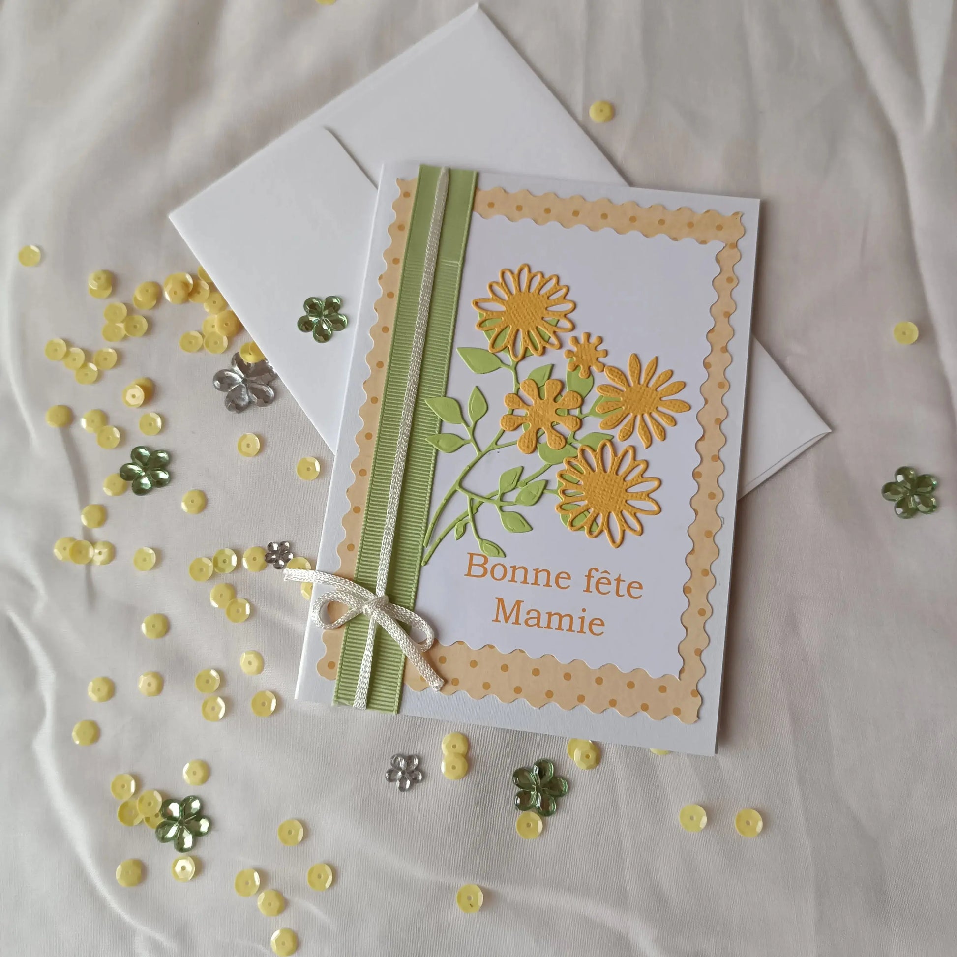 carte fête des Grands-Mères de l’Atelier de Lili la souris / carte bonne fête grand-mère / fête des grands-mères / bonne fête Mamie / jolie carte fête des Grands-Mères jaune et verte / cadeau fête des grands-mères / carte fête des grands-mères / idée cadeau mamie / idée cadeau grands-mères / idée cadeau fête des grands-mères / cadeau pour mamie