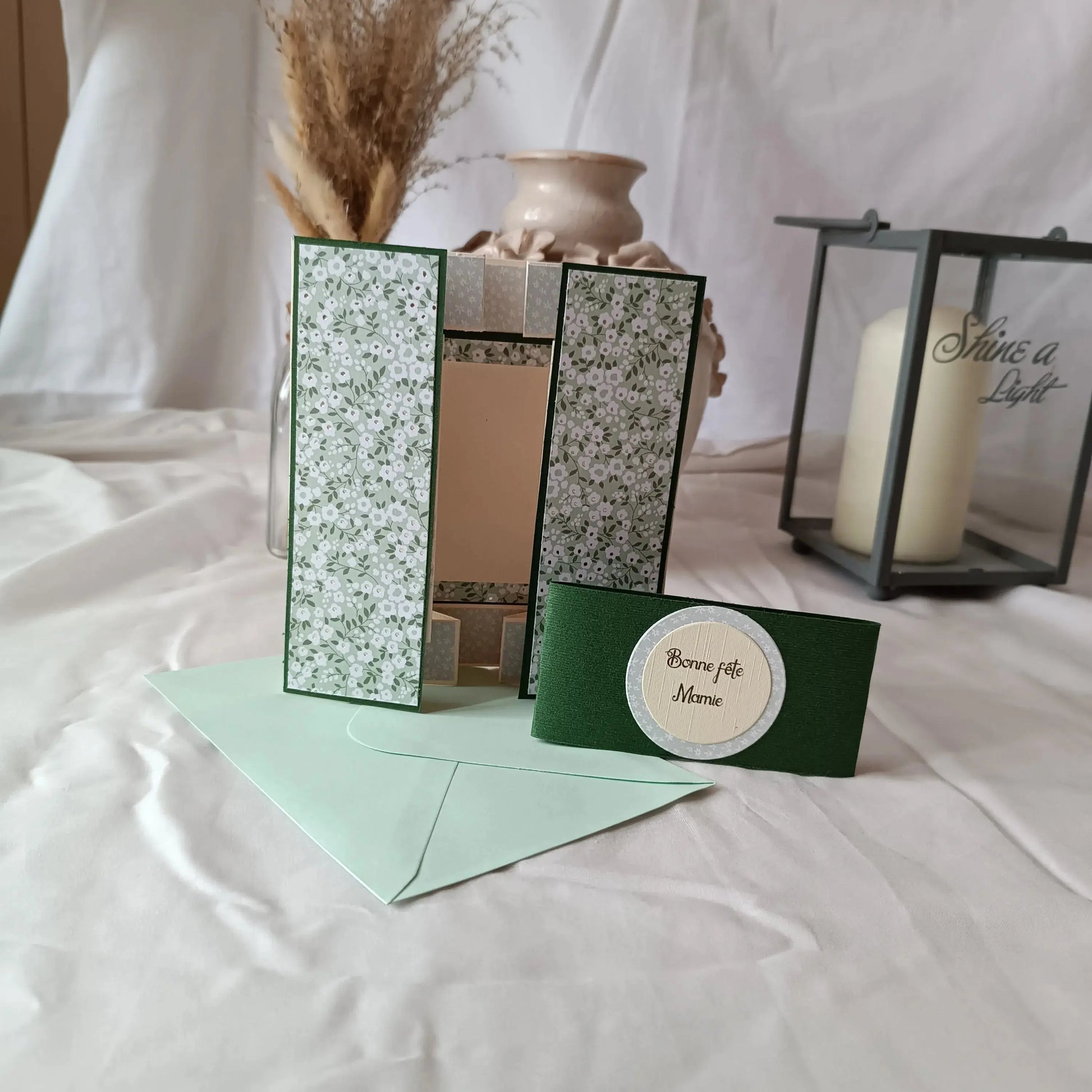 carte fête des Grands-Mères de l’Atelier de Lili la souris / carte bonne fête grand-mère / fête des grands-mères / bonne fête Mamie / jolie carte fête des Grands-Mères / cadeau fête des grands-mères / carte fête des grands-mères / idée cadeau mamie / idée cadeau grands-mères / idée cadeau fête des grands-mères / cadeau pour mamie