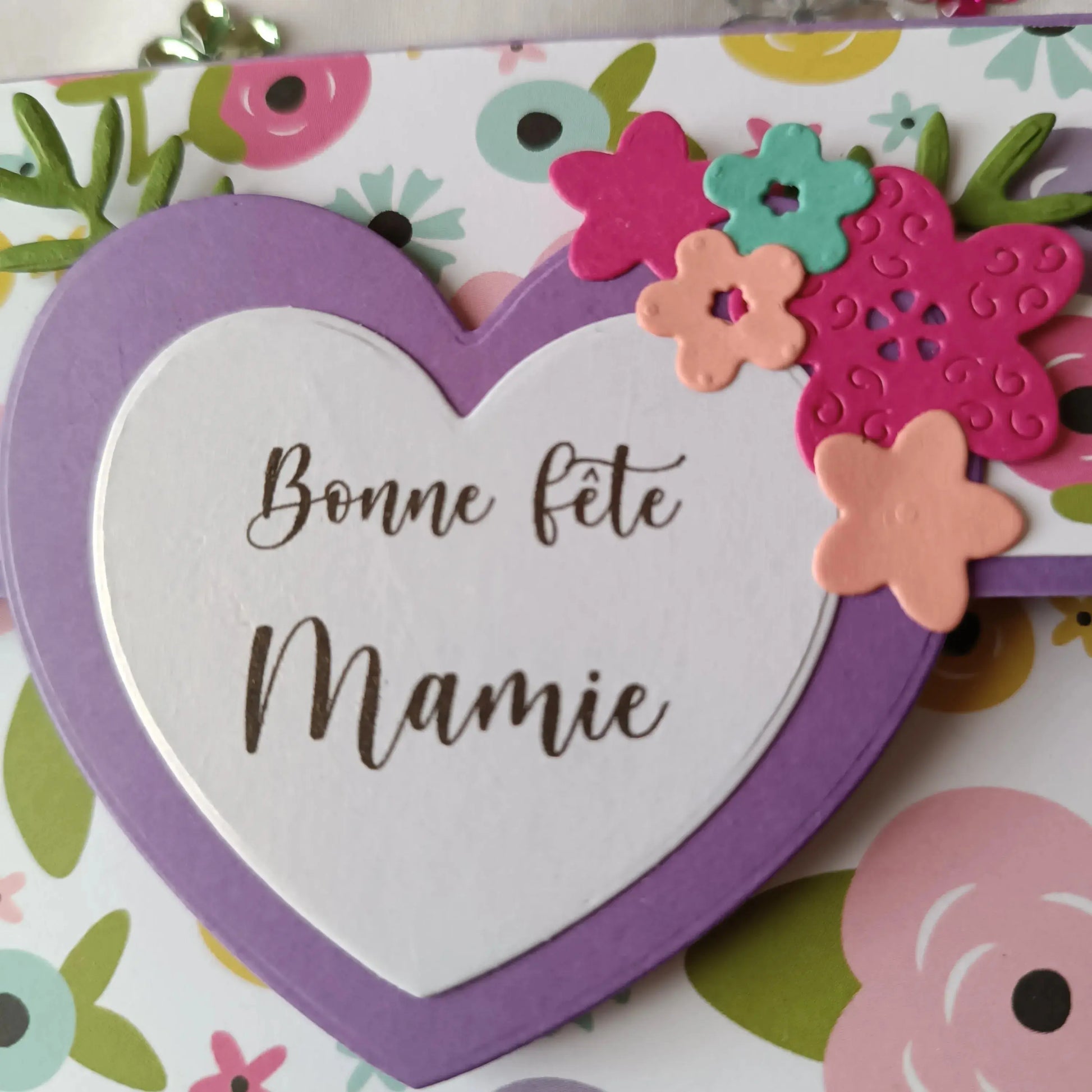 carte fête des Grands-Mères de l’Atelier de Lili la souris / carte bonne fête grand-mère / fête des grands-mères / carte pochette violette bonne fête Mamie / jolie carte fête des Grands-Mères jaune et rouge / cadeau fête des grands-mères / carte fête des grands-mères / idée cadeau mamie / idée cadeau grands-mères / idée cadeau fête des grands-mères / cadeau pour mamie