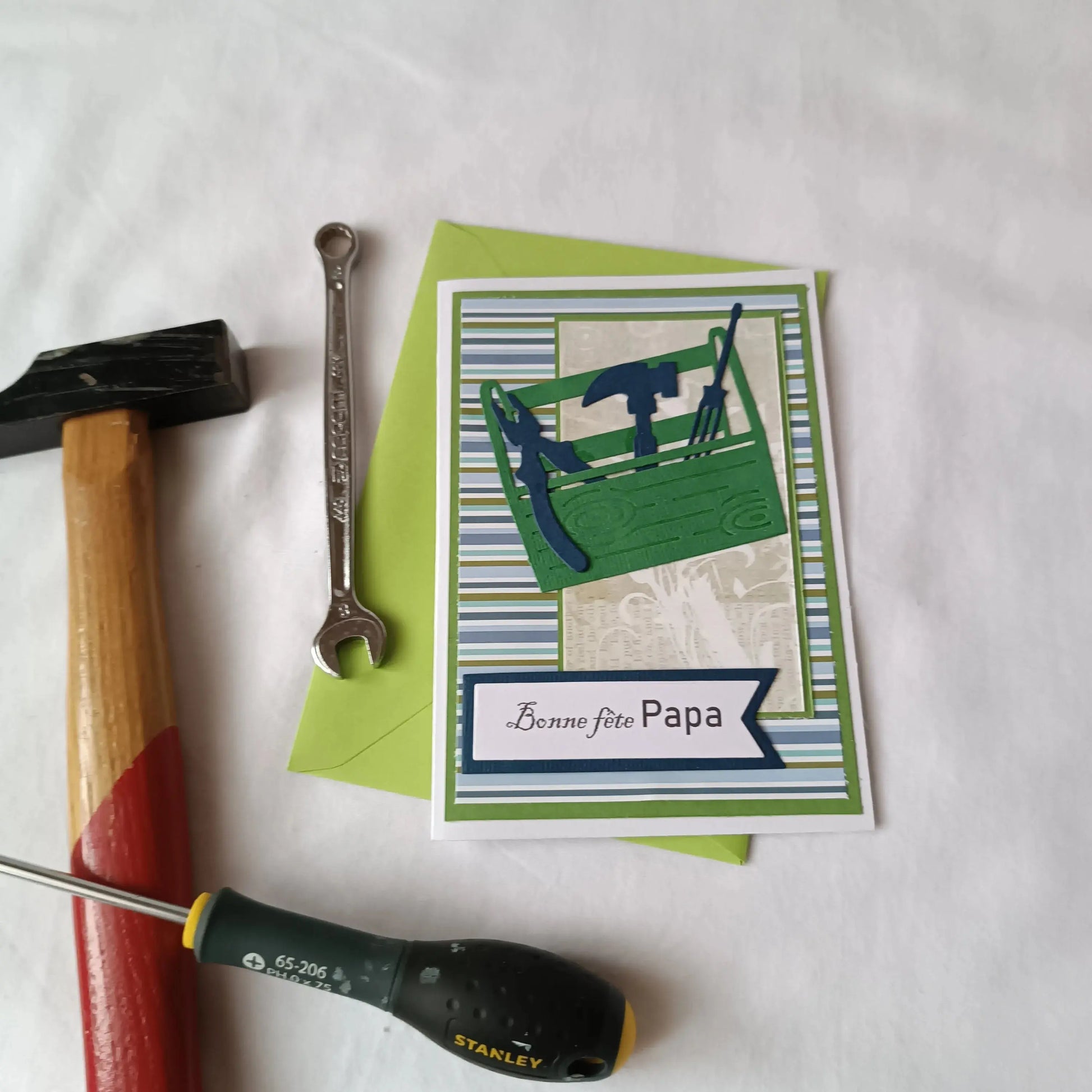 Carte fête des Pères - Bonne fête Papa - caisse à outils - verte et bleue L'Atelier de Lili la souris