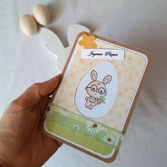 Détail du lapin tamponné dans la découpe en forme d'œuf