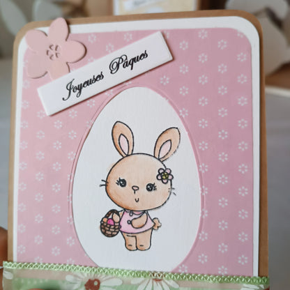 carte Joyeuses Pâques fait main de L’Atelier de Lili la souris, carte Joyeuses Pâques , carte de Pâques fait main, carte de Pâques artisanale, carte Pâques enfant, carte lapin de Pâques, carte de vœux Pâques, carte Pâques scrapbooking, carte Pâques originale, carte Pâques artisanale , carte Pâques avec lapin, carte Joyeuses Pâques fait main artisanale, carte de Pâques scrapbooking, carte de Pâques jaune, carte Pâques enfant fait main, carte Pâques originale enfant, carte de Pâques lapin mignon, carte Pâques