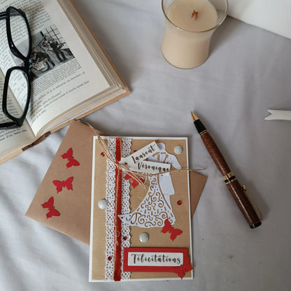 Carte de mariage rouge et kraft, prêt pour écrire