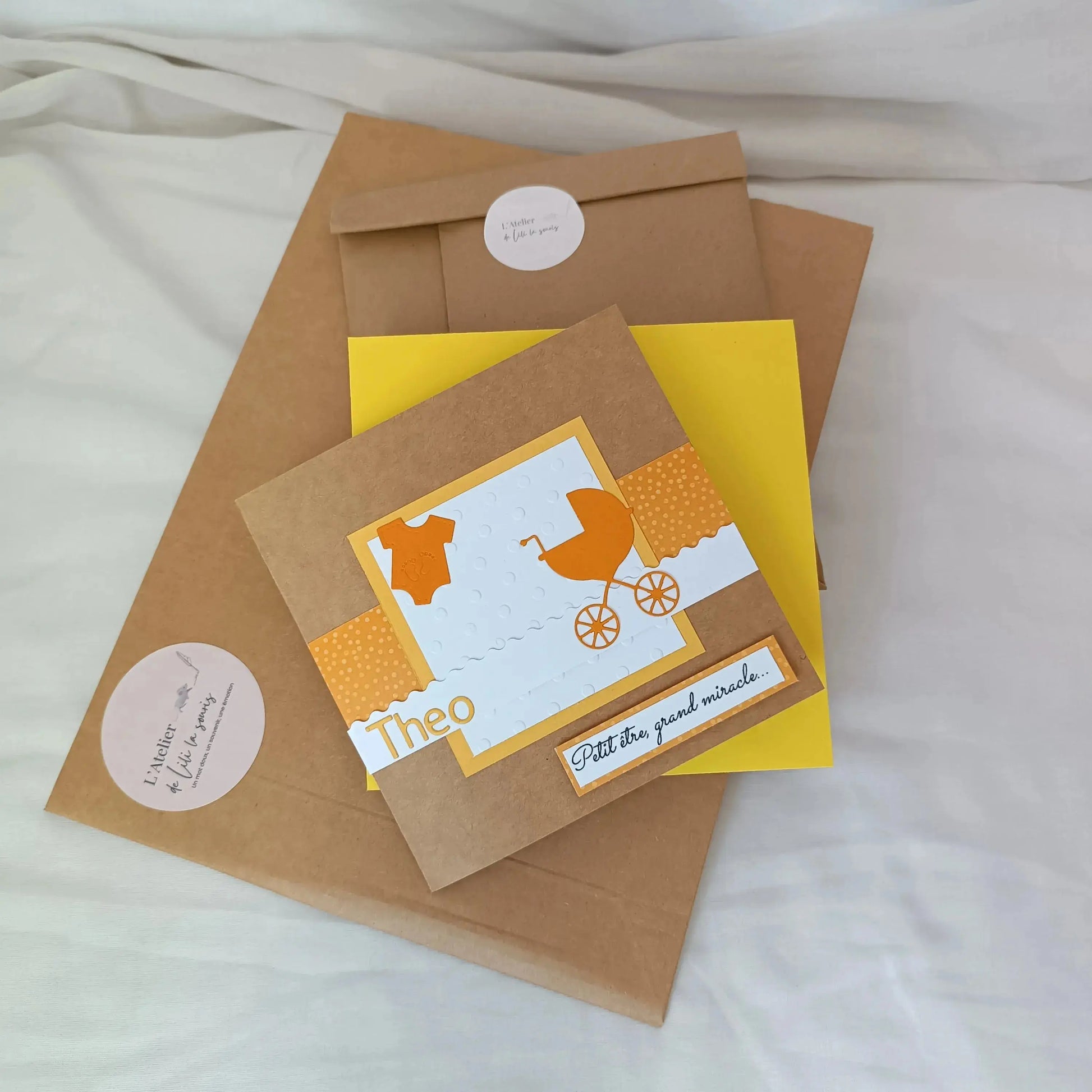 Carte de naissance « Accordons la vie » – jaune - Félicitation naissance - carte de naissance de L’Atelier de Lili la souris - jolie carte de naissance - félicitation pour le bébé -idée cadeau bébé - cadeau naissance - heureuse naissance – nouveau -  cadeau nourrisson - cadeau bébé fille - carte naissance personnalisé - cadeau naissance personnalisé – cadeau artisanal