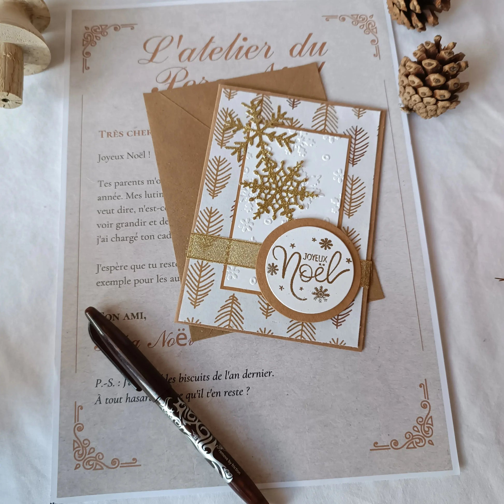 carte de Noel or et Kraft de L’Atelier de Lili la souris - carte de vœux - idée cadeau de noël  - noël 2024 - cadeau noël 2024 - joyeux noël – carte de noël artisanale – carte joyeux noël 2024 – carte de noël scrapbooking