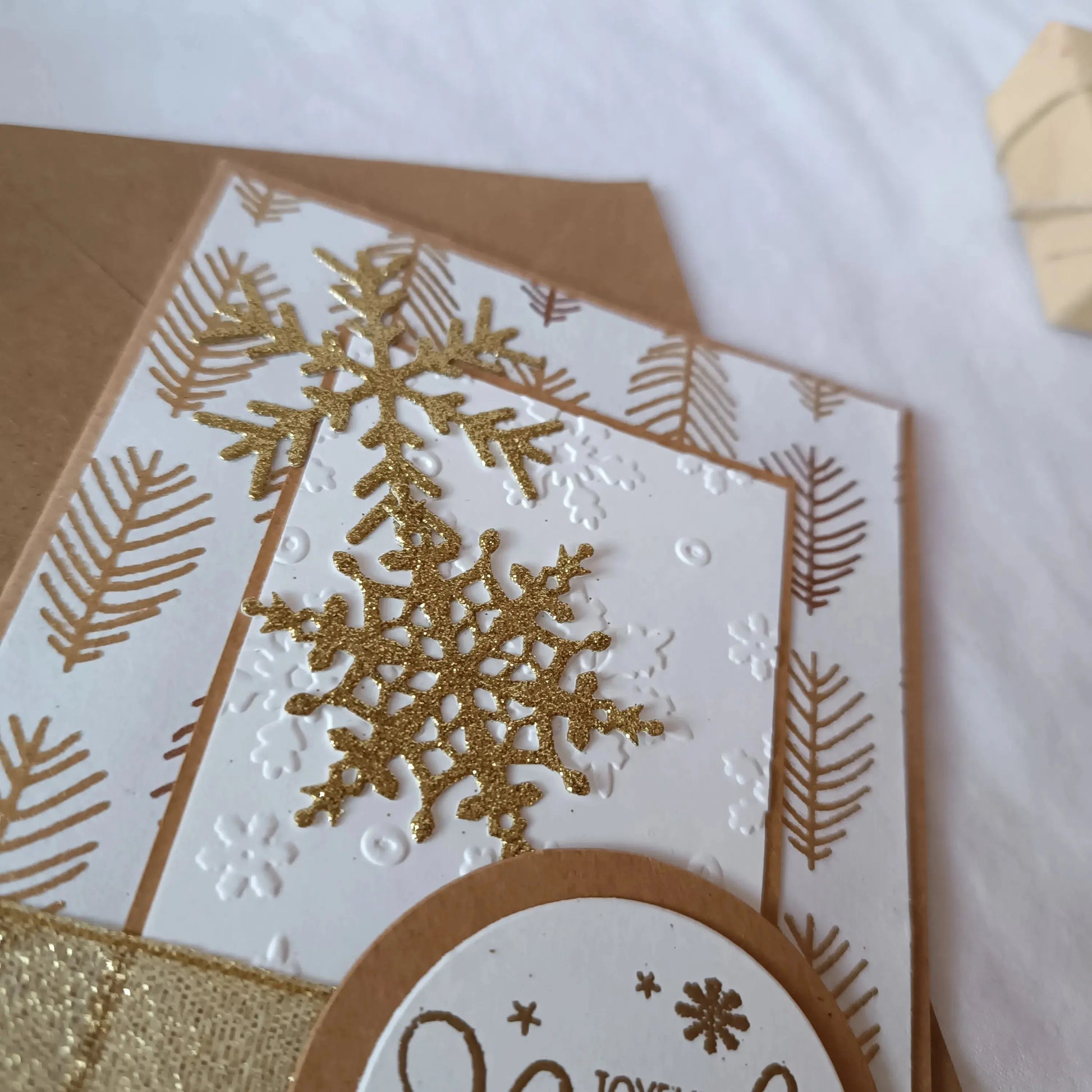 carte de Noel or et Kraft de L’Atelier de Lili la souris - carte de vœux - idée cadeau de noël  - noël 2024 - cadeau noël 2024 - joyeux noël – carte de noël artisanale – carte joyeux noël 2024 – carte de noël scrapbooking