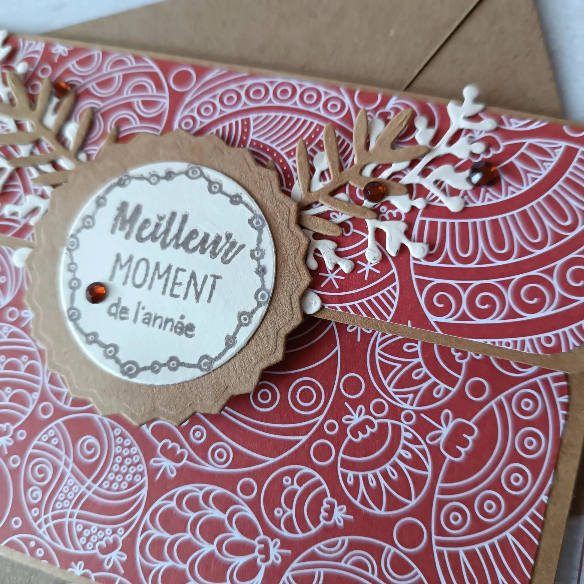 pochette carte-cadeau de noel - carte de voeux 2024 - idée cadeau noël - noël 2024 - cadeau noël 2024 - carte de noël -pochette carte-cadeau de noël rouge et kraft de L’Atelier de Lili la souris