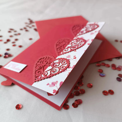 carte Saint-valentin artisanale – fait-main – carte romantique - Carte de saint valentin de L’Atelier de Lili la souris - cadeau saint valentin 2025 - idée cadeau saint valentin - cadeau saint valentin femme - cadeau saint valentin homme - carte de saint valentin 2025 - saint valentin 2025 - cadeau saint valentin ado - carte amoureux - carte d’amour - je t’aime - fêter l’amour - célébrer l’amour - mots d’amour