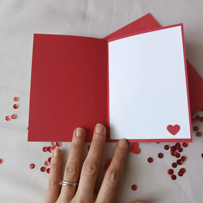 carte Saint-valentin artisanale – fait-main – carte romantique - Carte de saint valentin de L’Atelier de Lili la souris - cadeau saint valentin 2025 - idée cadeau saint valentin - cadeau saint valentin femme - cadeau saint valentin homme - carte de saint valentin 2025 - saint valentin 2025 - cadeau saint valentin ado - carte amoureux - carte d’amour - je t’aime - fêter l’amour - célébrer l’amour - mots d’amour