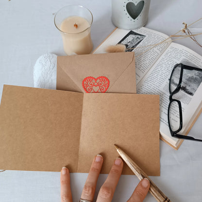 carte de Saint-Valentin artisanale rouge - carte de Saint-Valentin faite main - carte Saint-Valentin personnalisée -carte de vœux Saint-Valentin - carte amour artisanale - carte je t’aime artisanale -carte romantique faite main -carte Saint-Valentin originale - carte Saint-Valentin couple - carte de Saint-Valentin artisanale personnalisée - carte Saint-Valentin cœur rose - carte Saint-Valentin scrapbooking - carte de Saint-Valentin avec prénom - carte faite main pour la Saint-Valentin - carte artisanale pou