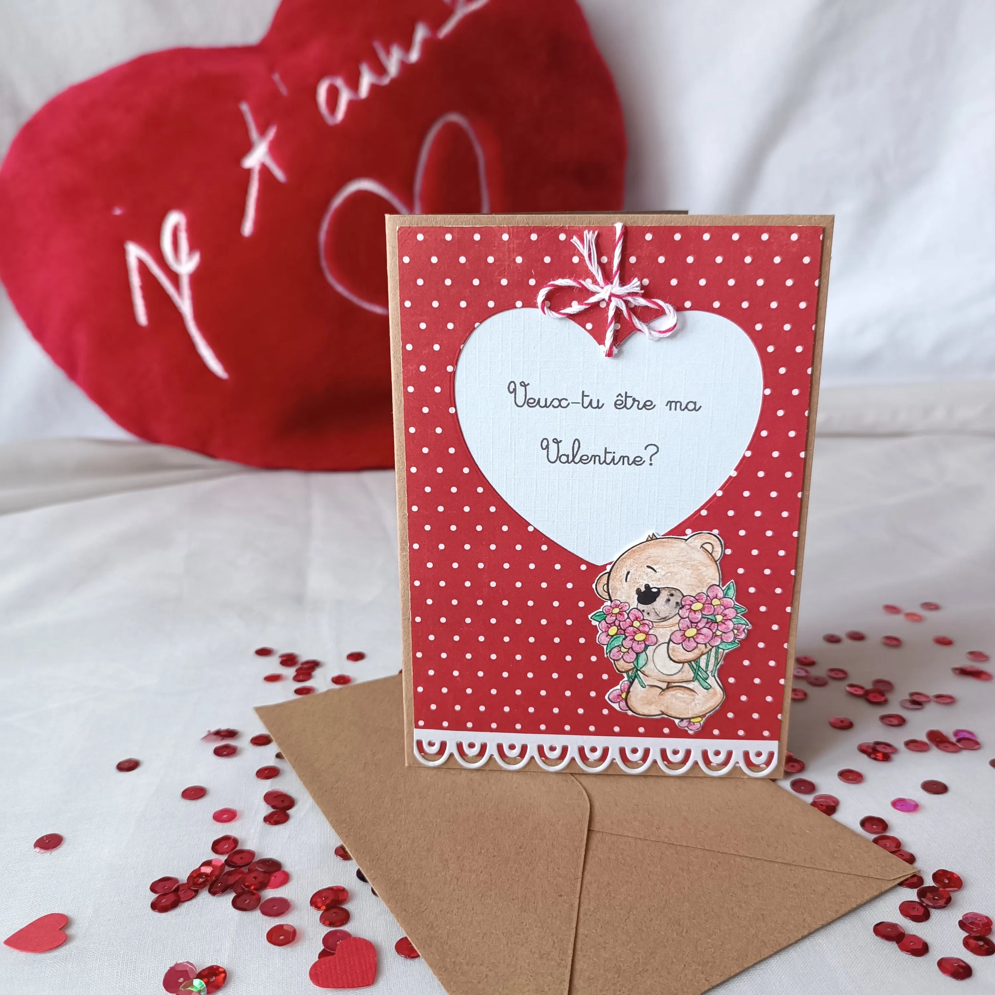 Carte de saint valentin rouge – l’atelier de lili la souris - carte artisanale saint valentin – carte saint valentin scrapbooking - cadeau saint valentin - idée cadeau saint valentin- cadeau saint valentin femme - cadeau saint valentin homme - carte de saint valentin - saint valentin - cadeau saint valentin ado - carte amoureux - carte d amour, - je t aime - fêter l amour - célébrer l amour