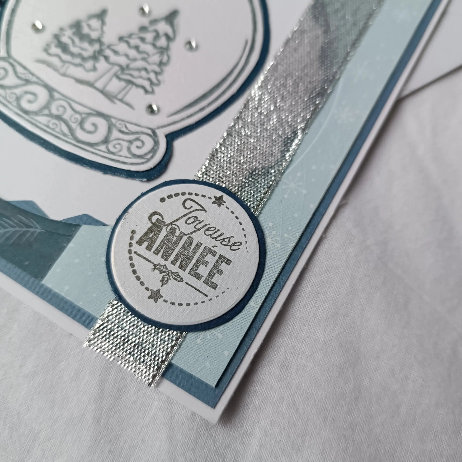 Carte de vœux bonne année personnalisée bleu de L’Atelier de Lili la souris - Carte de vœux 2025 boule à neige - carte bonne année 2025 - Carte bonne année - meilleurs vœux 2025 - carte de nouvel an - vœux de nouvel an - nouvel année 2025 - meilleurs vœux 2025 - présenter vœux 2025 - bonne année 2025 - carte de vœux année 2025 - vœux 2025