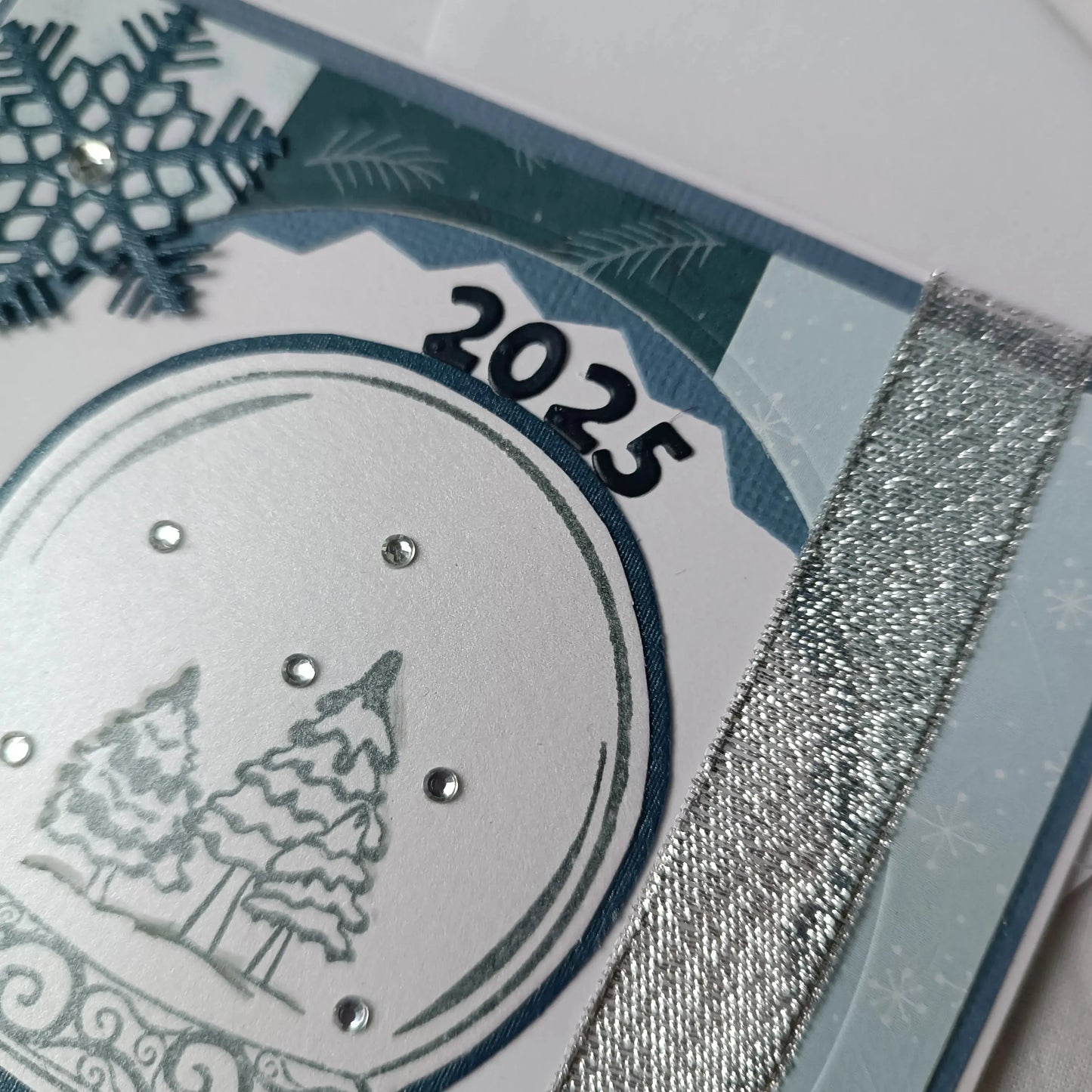 Carte de vœux bonne année personnalisée bleu de L’Atelier de Lili la souris - Carte de vœux 2025 boule à neige - carte bonne année 2025 - Carte bonne année - meilleurs vœux 2025 - carte de nouvel an - vœux de nouvel an - nouvel année 2025 - meilleurs vœux 2025 - présenter vœux 2025 - bonne année 2025 - carte de vœux année 2025 - vœux 2025