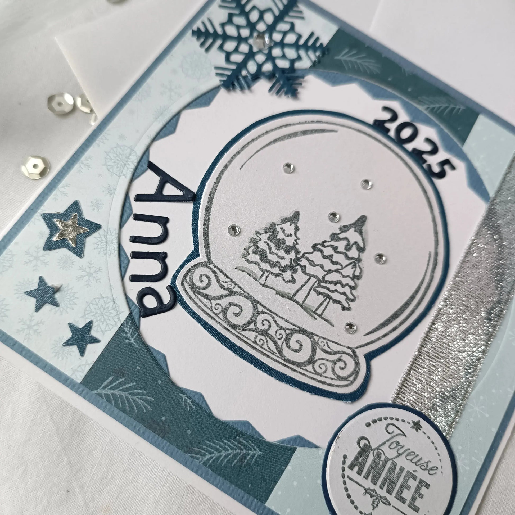 Carte de vœux bonne année personnalisée bleu de L’Atelier de Lili la souris - Carte de vœux 2025 boule à neige - carte bonne année 2025 - Carte bonne année - meilleurs vœux 2025 - carte de nouvel an - vœux de nouvel an - nouvel année 2025 - meilleurs vœux 2025 - présenter vœux 2025 - bonne année 2025 - carte de vœux année 2025 - vœux 2025