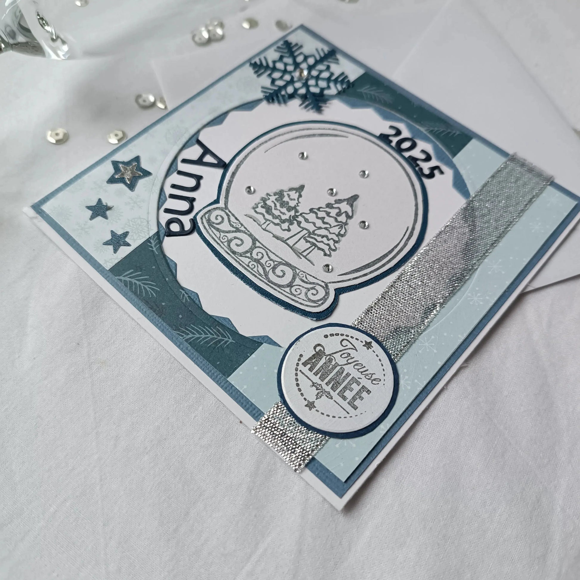 Carte de vœux bonne année personnalisée bleu de L’Atelier de Lili la souris - Carte de vœux 2025 boule à neige - carte bonne année 2025 - Carte bonne année - meilleurs vœux 2025 - carte de nouvel an - vœux de nouvel an - nouvel année 2025 - meilleurs vœux 2025 - présenter vœux 2025 - bonne année 2025 - carte de vœux année 2025 - vœux 2025