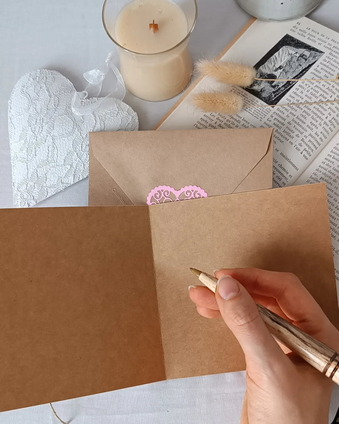 Image des coulisses de l'atelier de lili la souris - création de la collection 2026 Saint valentin - A COEUR OUVERT