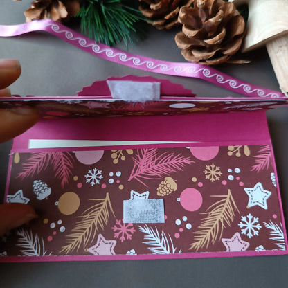 pochette carte-cadeau de noel - carte de voeux 2024 - idée cadeau noel - noel 2024 - cadeau noel 2024 - carte de noel -pochette carte-cadeau de noel violette de L’Atelier de Lili la souris