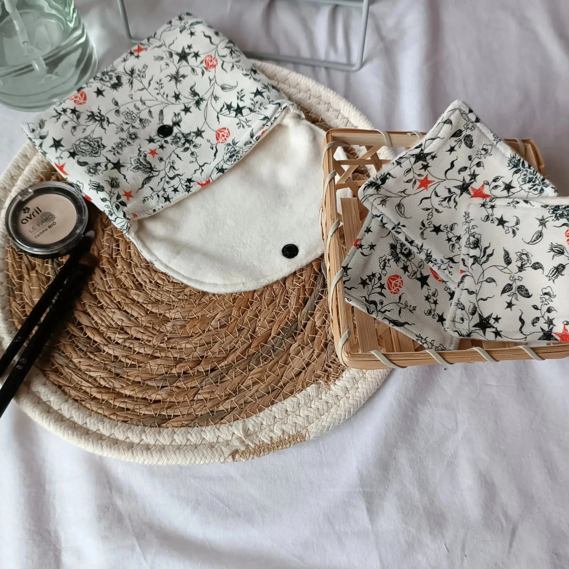 Lingettes démaquillantes / lingettes lavables / lingettes réutilisable / accessoires zéro déchet / lingettes écoresponsable / lingettes éponge de bambou / lingette démaquillante lavable / lot de 3 lingettes démaquillantes lavables / pochette et lingettes démaquillantes