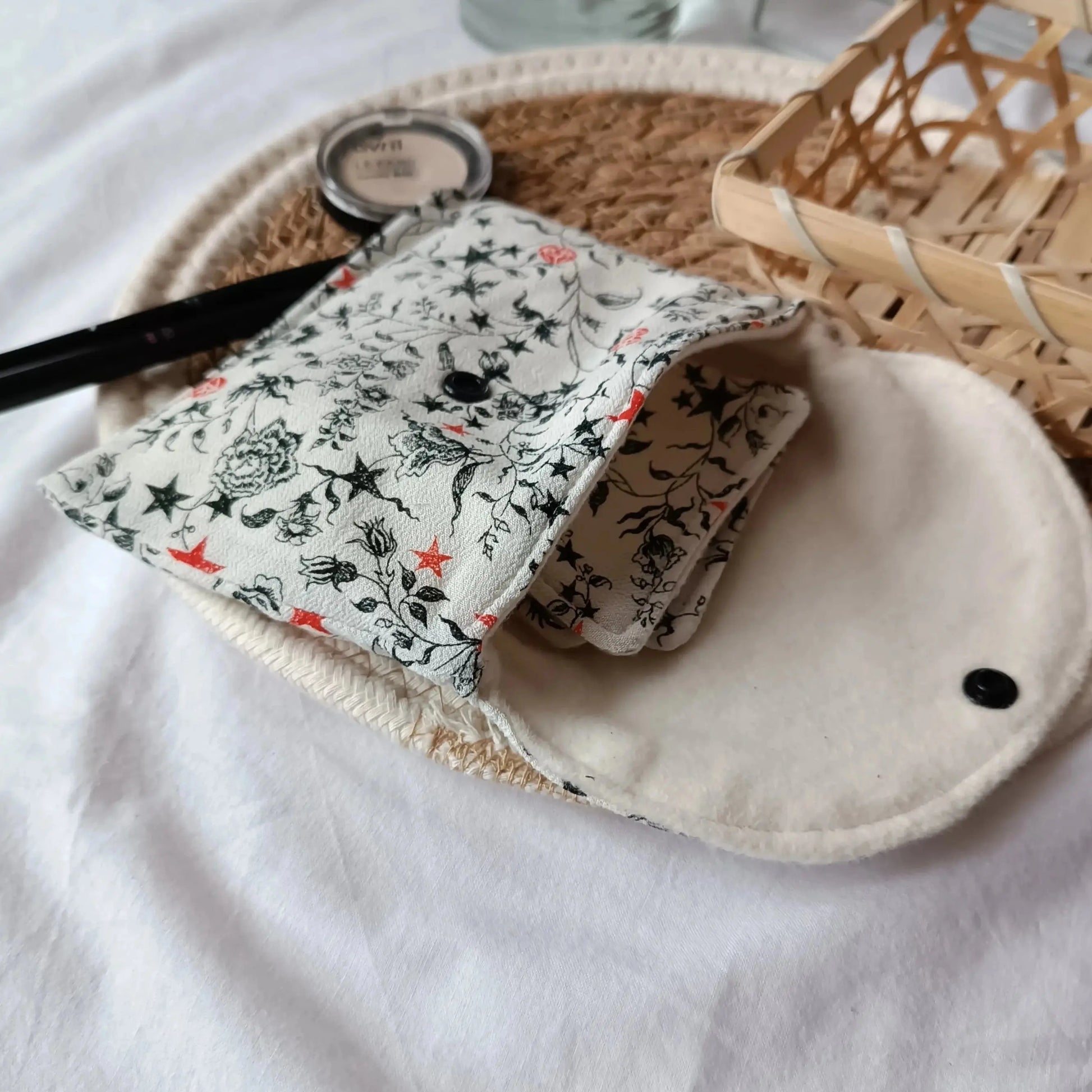 Lingettes démaquillantes / lingettes lavables / lingettes réutilisable / accessoires zéro déchet / lingettes écoresponsable / lingettes éponge de bambou / lingette démaquillante lavable / lot de 3 lingettes démaquillantes lavables / pochette et lingettes démaquillantes